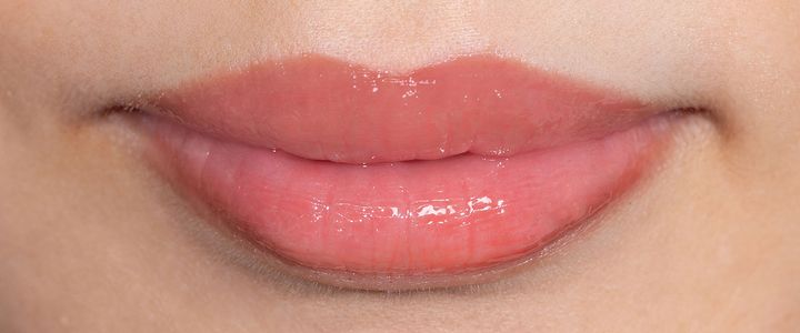 イエベにおすすめの「フィー 3D ボリューミンググロス」はA02（30％）