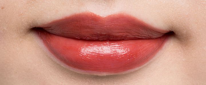 イエベにおすすめの「イヴ・サンローラン YSL ラブシャイン リップスティック」は122