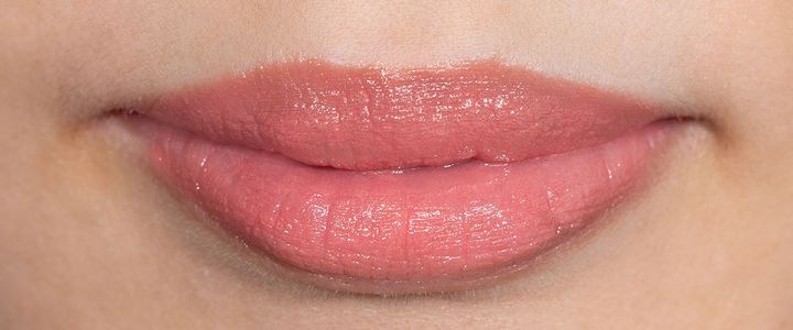 イエベにおすすめの「ジルスチュアート リップブロッサム グロウ」は10