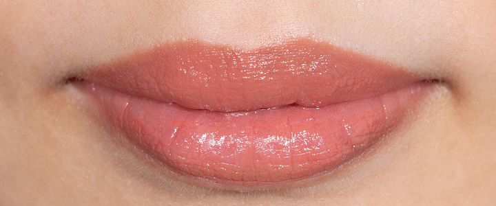 イエベにおすすめの「ルナソル フュージングカラーリップス 」は02