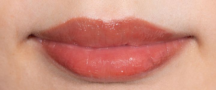 イエベにおすすめの「アディクション リップ セラム ティント」は002