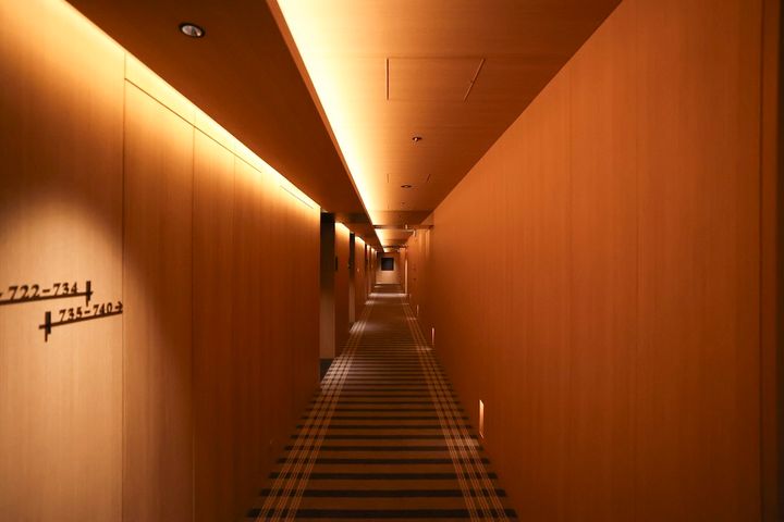 しっとり落ち着いた雰囲気の廊下