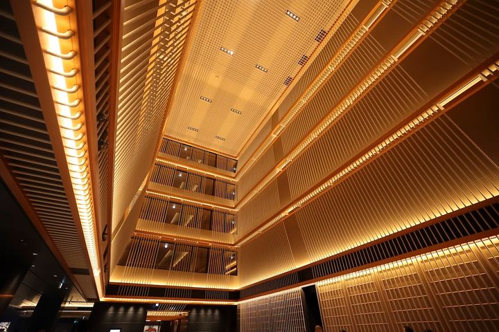 5Fまで吹き抜けのロビー