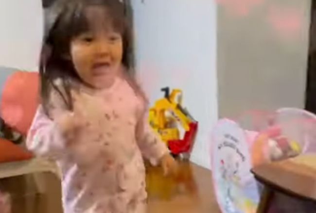 お兄ちゃんにチューしたい妹。逃げる兄に…？