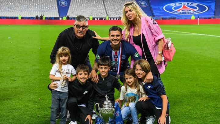 泥沼の離婚裁判中の有名サッカー選手、担当弁護士と交際の急展開