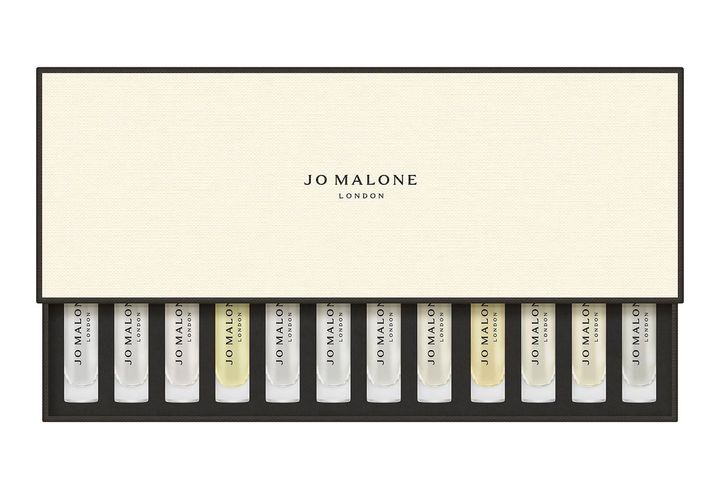 12種類の魅惑的な香りが詰まったミニサイズのコロンのセットは、イベント会場でのみ展開する限定商品。「ザ ディスカバリー ダズン」（3.8mL×12）￥20,240