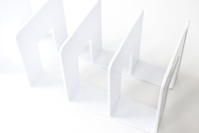 ダイソー ブックエンド（4つ仕切り、WH） デザイン