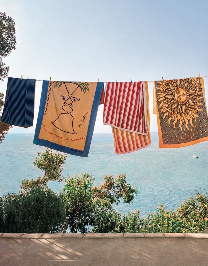 空に彩りを添えるジャックムスのタオル。