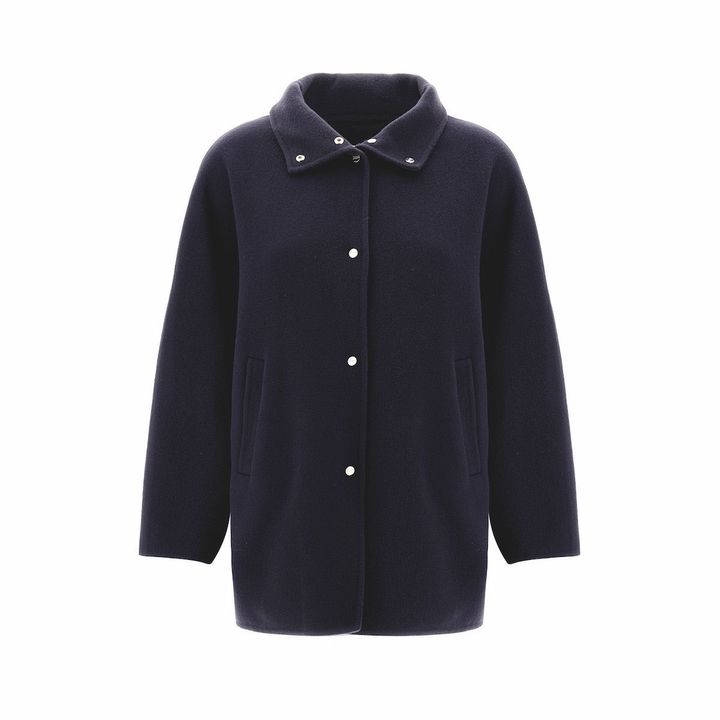 コート ¥236,500／HERNO（ヘルノ・ジャパン 03-6427-3424）