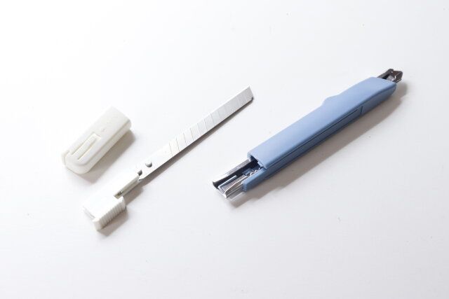 ダイソー 左右兼用カッター 分解