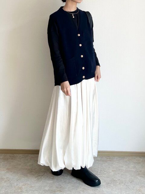 ユニクロ スムースコットンリラックスT BLACK ニットベストとレイヤードコーデ