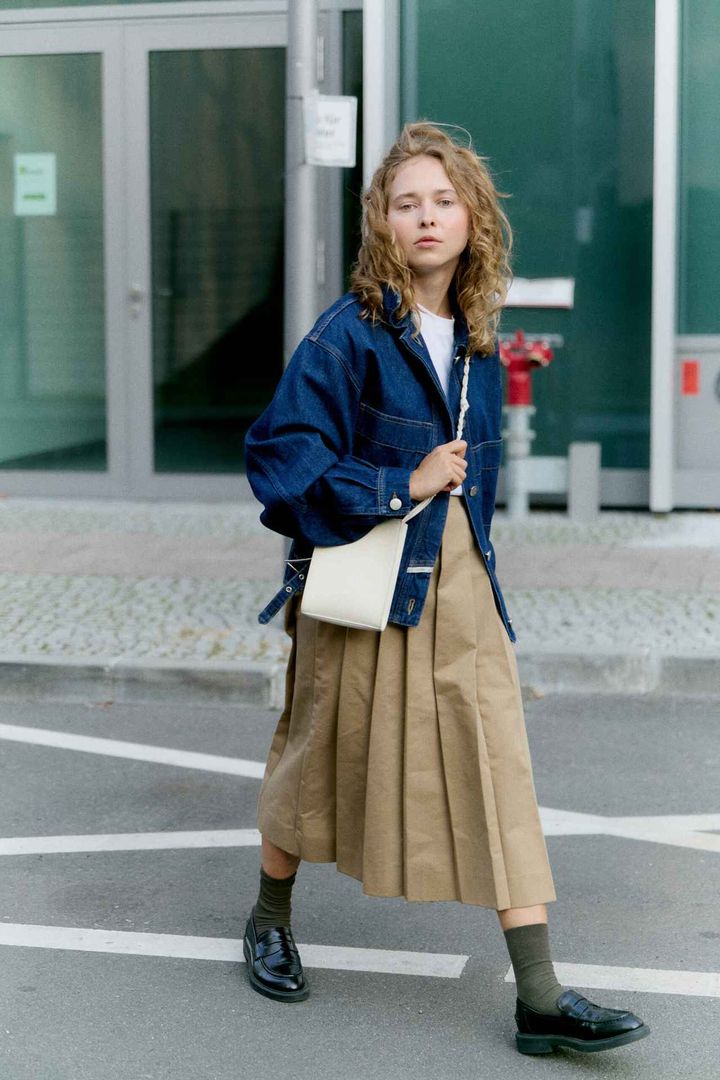 画像2: 真似したいミディ丈スカートの着こなし方