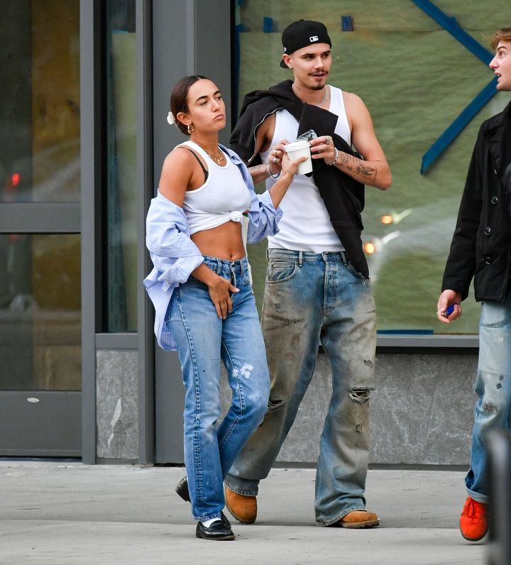 アクネ ストゥディオズのダメージデニムをさらりと履きこなすロメオ・ベッカム。