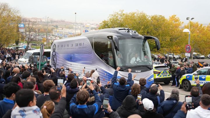 レアル・マドリーのチームバスが交通事故？英国内で立ち往生している写真がSNSで拡散される…