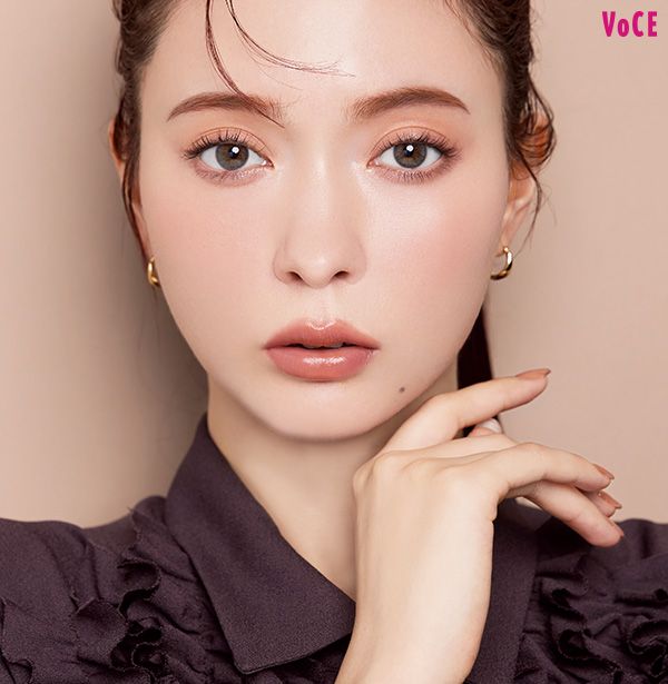 八木アリサさん／ブルームニュアンス ブロウパレット 02使用