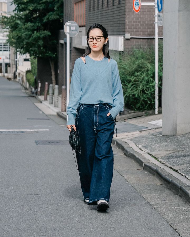 今年っぽい“ルーズデニム”が主役の秋冬コーデ5選。遊び心のあるデザインも人気【TOKYO SNAP】