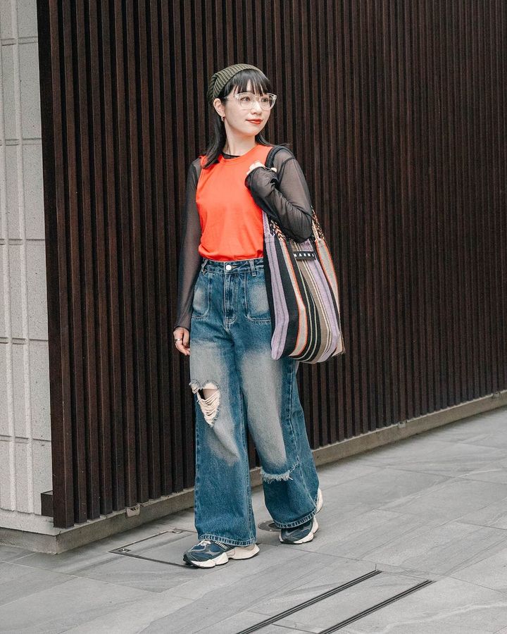 今年っぽい“ルーズデニム”が主役の秋冬コーデ5選。遊び心のあるデザインも人気【TOKYO SNAP】