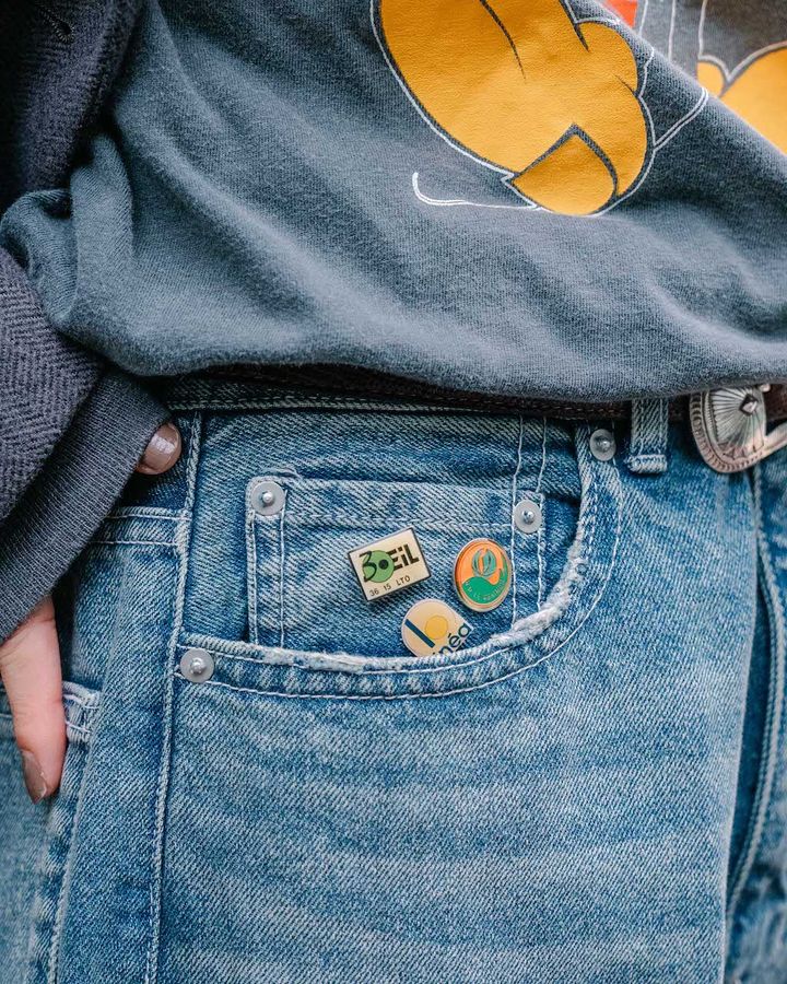 今年っぽい“ルーズデニム”が主役の秋冬コーデ5選。遊び心のあるデザインも人気【TOKYO SNAP】