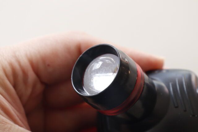 ダイソーのヘッドライト ワイド＆スポットのライト部