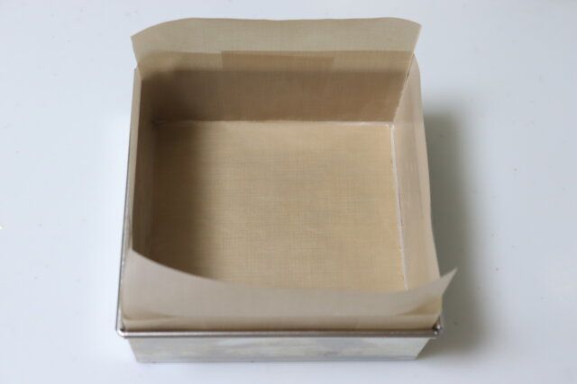 15cmスクエア型 オーブンシート敷く