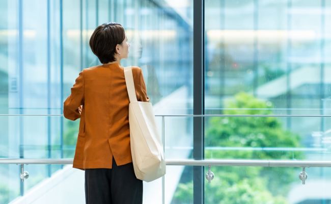 社員として働く女性のイメージ