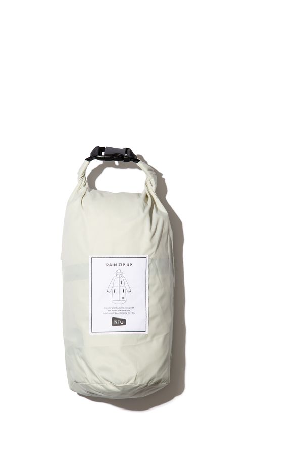 《KiU》のレインギアで雨の日も自分らしいおしゃれを楽しもう！雨の強さ別コーディネートをチェック