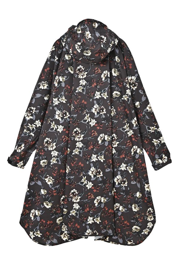 《KiU》のレインギアで雨の日も自分らしいおしゃれを楽しもう！雨の強さ別コーディネートをチェック