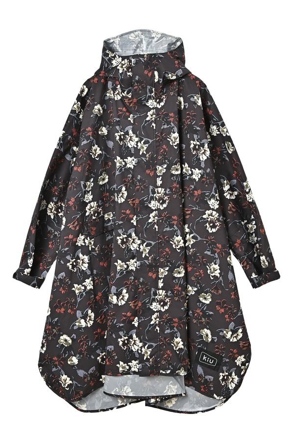 《KiU》のレインギアで雨の日も自分らしいおしゃれを楽しもう！雨の強さ別コーディネートをチェック