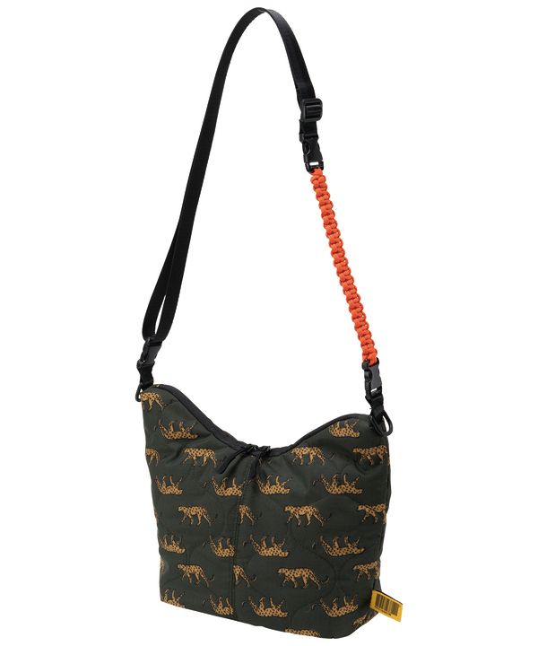 《KiU》のレインギアで雨の日も自分らしいおしゃれを楽しもう！雨の強さ別コーディネートをチェック