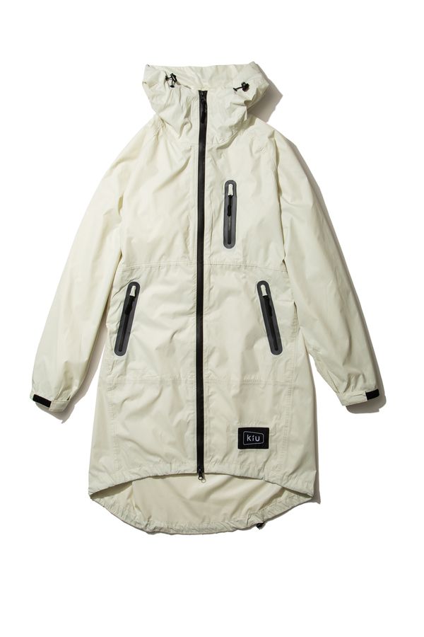 《KiU》のレインギアで雨の日も自分らしいおしゃれを楽しもう！雨の強さ別コーディネートをチェック