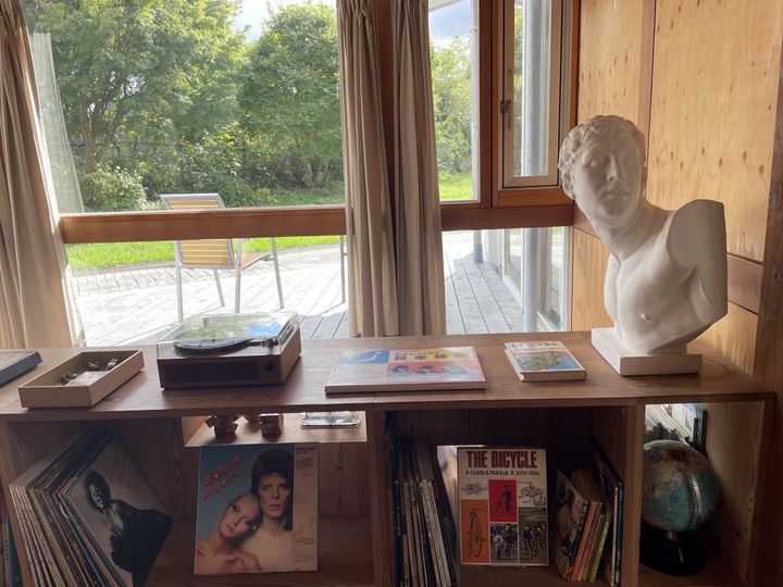 千葉県夷隅郡大多喜町にオープンした「MUJI BASE OIKAWA」。居心地の良い宿泊スペースを紹介