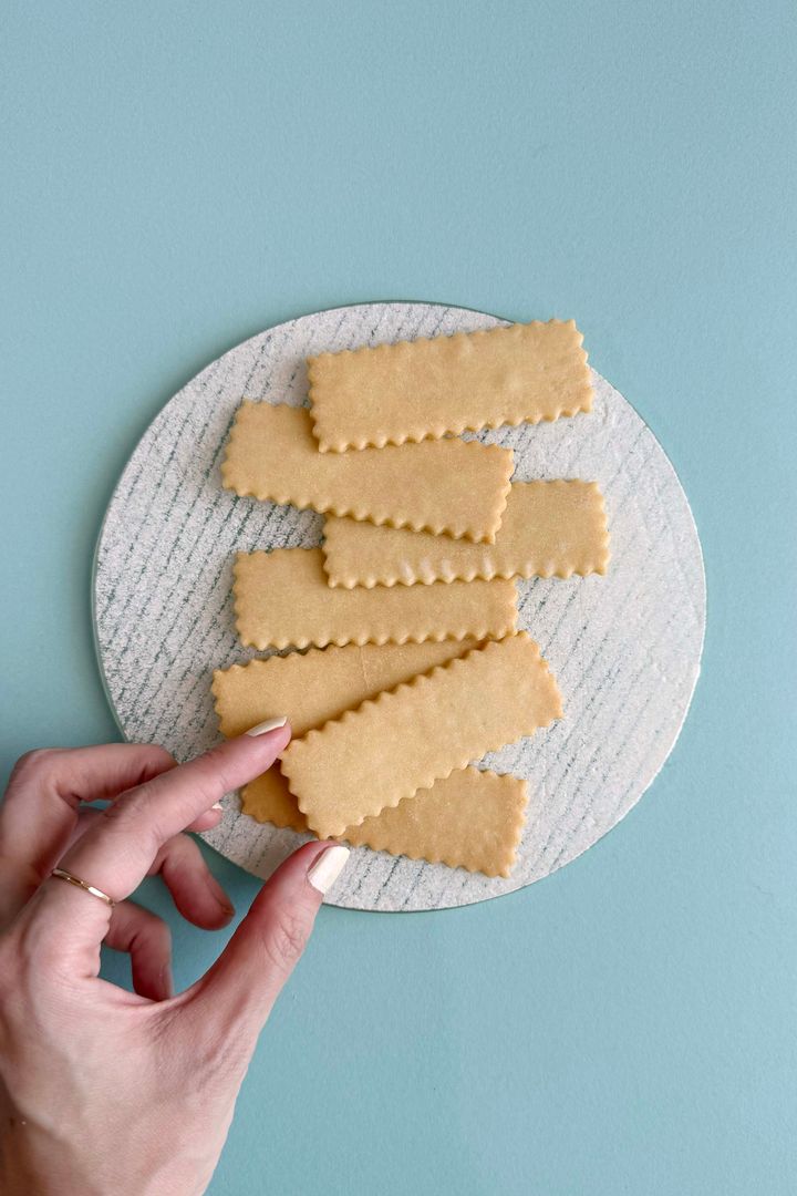 おしゃれでかわいいクッキー缶◎ 大人気のお取り寄せしたいレモンサブレ【ささやかですてきなもの 大谷有紀 vol.214】