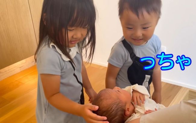 １週間ぶりに帰宅したママ。双子の反応が予想外過ぎ！？？！！！