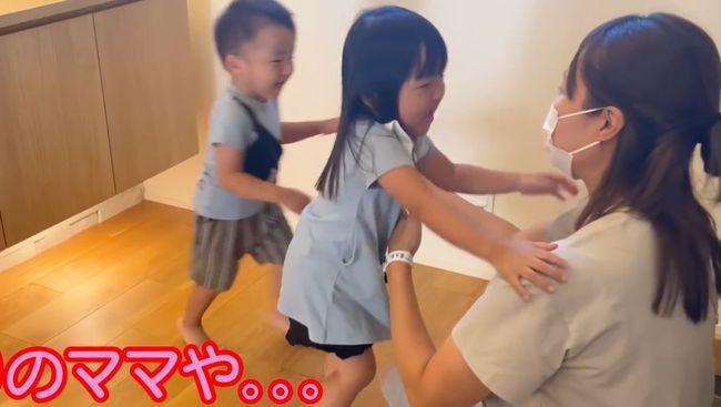 １週間ぶりに帰宅したママ。双子の反応が予想外過ぎ！？？