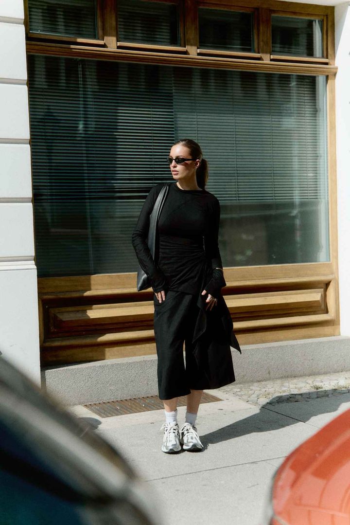 画像1: オールブラックコーデはバランスが大事