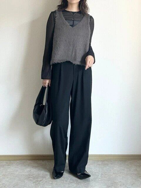 2024ユニクロタックワイドパンツ女性コーデニットベスト