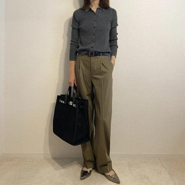 2024ユニクロタックワイドパンツ女性コーデポロニット