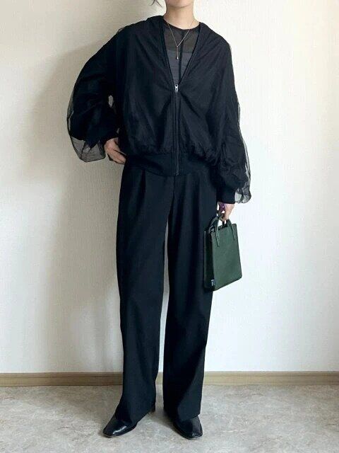 2024ユニクロタックワイドパンツ女性コーデ黒