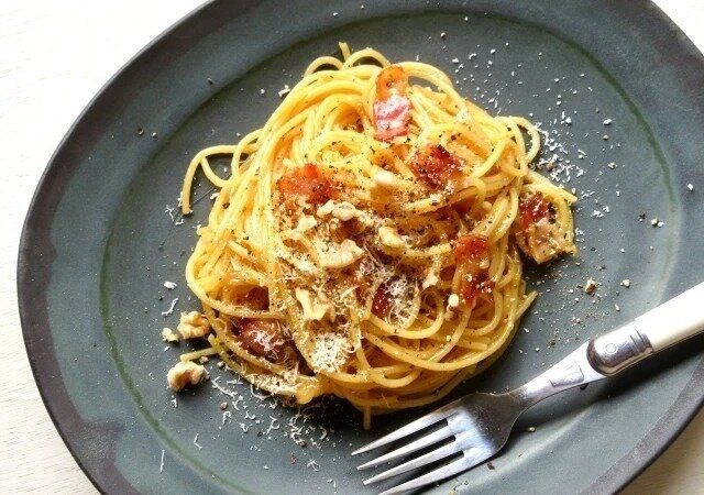 卵とたっぷりチーズでつくる「濃厚カルボナーラ」