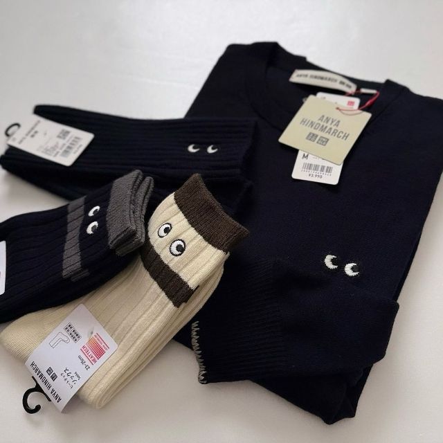 メリノクルーネックセーターとカシミヤニットアームウォーマーとヒートテックニットソックス