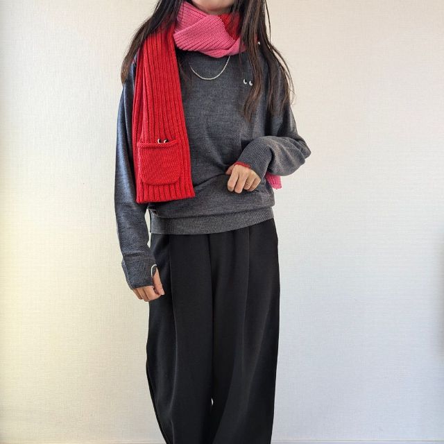 KIDS メリノクルーネックセーターとヒートテックニットマフラーを着用したコーデ