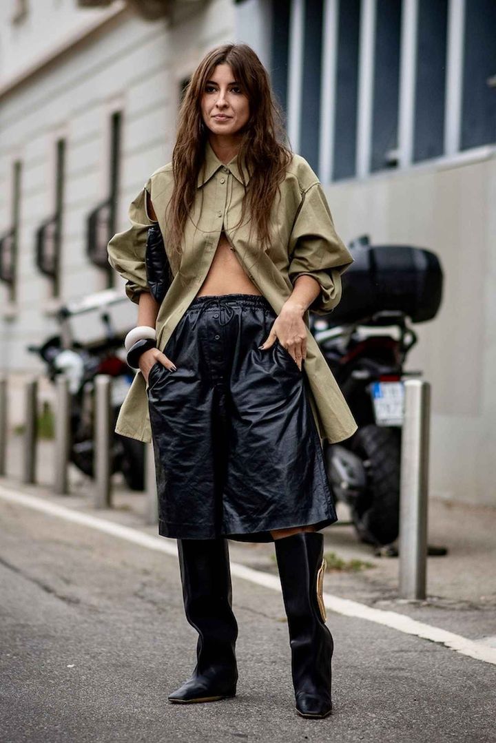 画像: モスグリーン×ブラックの辛口大人コーデ