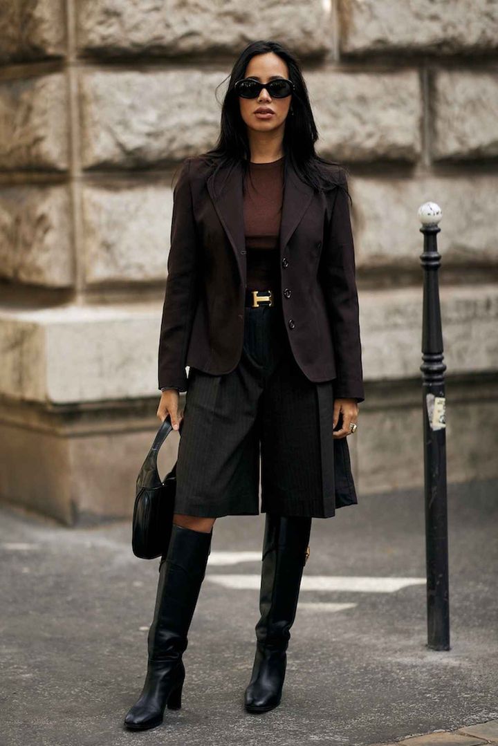 画像: 「ハーフパンツ×ロングブーツ」はジャケットで格上げ