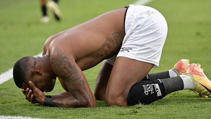 清掃員から南米王者に成り上がった元Jリーガー、号泣…「亡くなった父に捧げる」