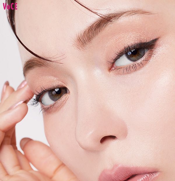 瞳の色を引き立てて自然なのに印象的に