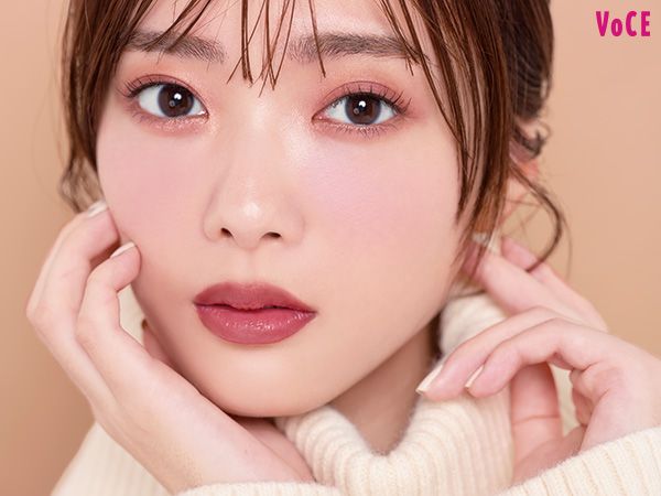 田村保乃さん／質感をレイヤードして洗練のまなざしをメイク