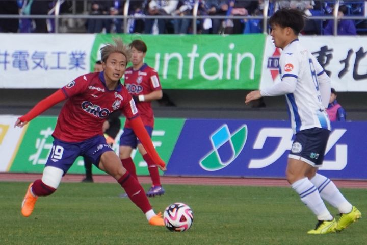 岡山が山形を3-0で下しJ1昇格PO決勝へ進出！右ヒザでゴールしたMF岩渕弘人「彼が決めてすごくうれしかった」と仲間のダメ押し弾を祝福