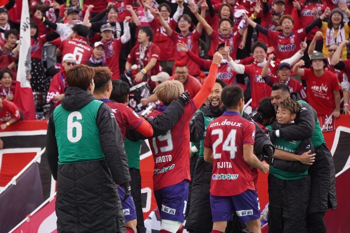 岡山が山形を3-0で下しJ1昇格PO決勝へ進出！右ヒザでゴールしたMF岩渕弘人「彼が決めてすごくうれしかった」と仲間のダメ押し弾を祝福