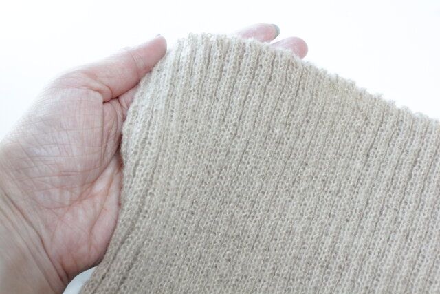 ダイソー タートルネックウォーマー 素材感