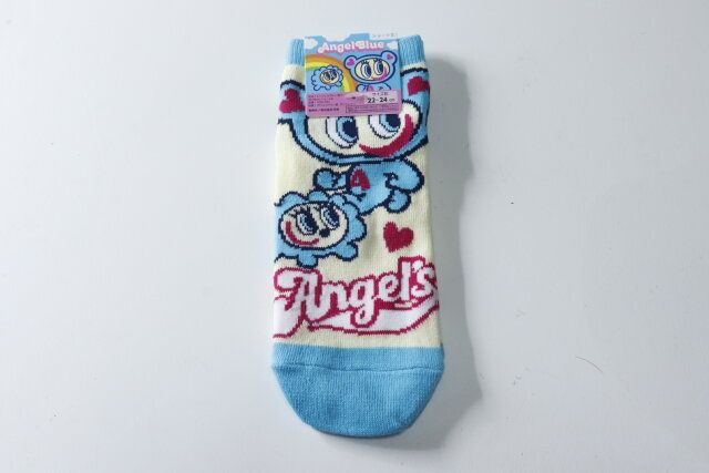 セリアのエンジェルブルー 靴下 22‐24cm ショート丈のパッケージ